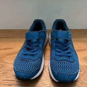 Used Kids ASICS gym shoes size 11